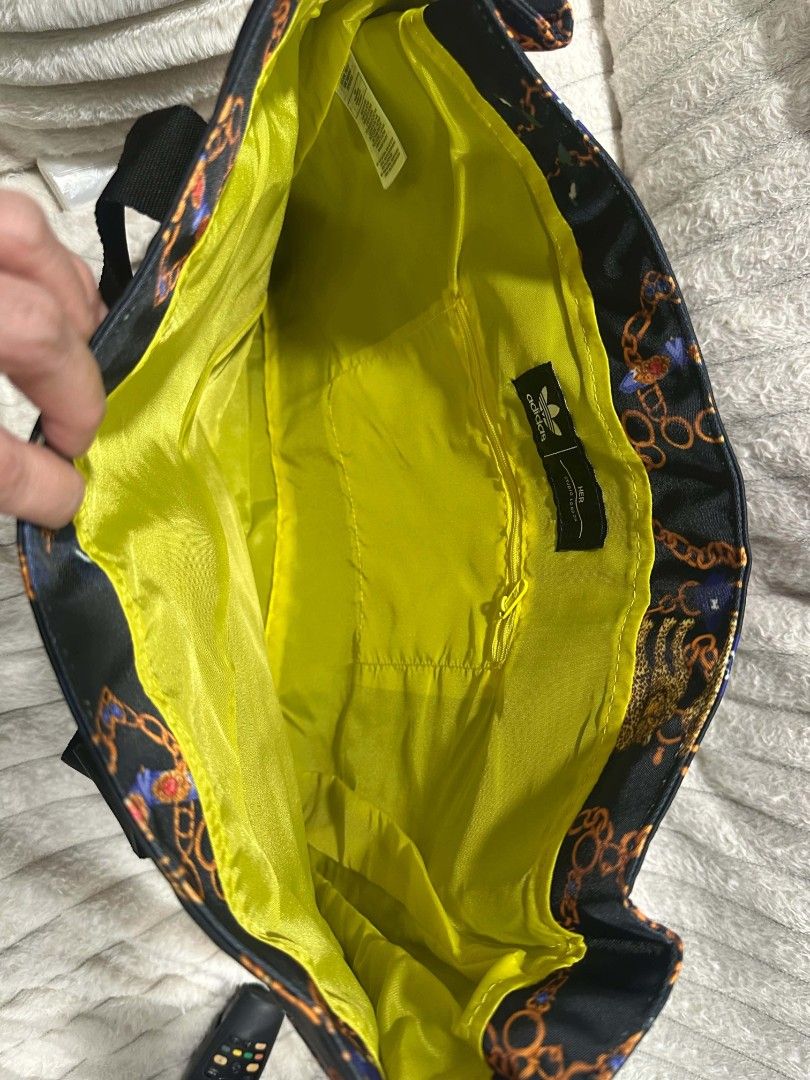 Adidas (Category: Tote Bags) located in Quezon City. Submitted by brand_dyn3 (Listing ID 1467944955, Image 3). Description: adidas gym or swim bag.