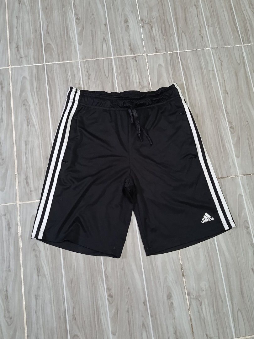 ADIDAS 3LINES DRIFIT SHORT (freeshipping) (Category: Activewear) located in Quezon City. Submitted by gyl-stop (Listing ID 1468012879, Image 1). Description: free shipping 26-30 x 18 excellent condi cr: 9.8/10 issue: none.