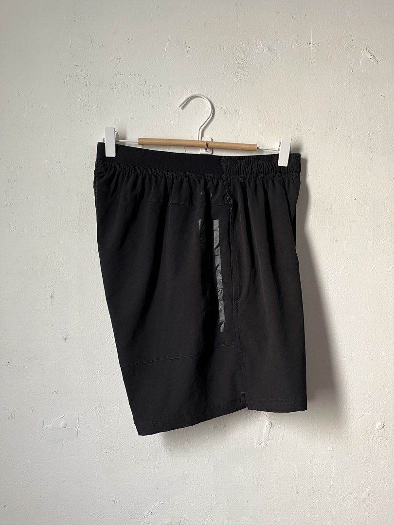 Adidas D4T PrimeLift 3-Stripe Short (Category: Activewear) located in Cagayan de Oro. Submitted by vigo999 (Listing ID 1467910478, Image 2). Description: Adidas D4T PrimeLift 3-Stripe Short Size 28-30 Condition: Excellent Color rate: 10/10 No issues Dimes: 28-30x18 Hem: 12.