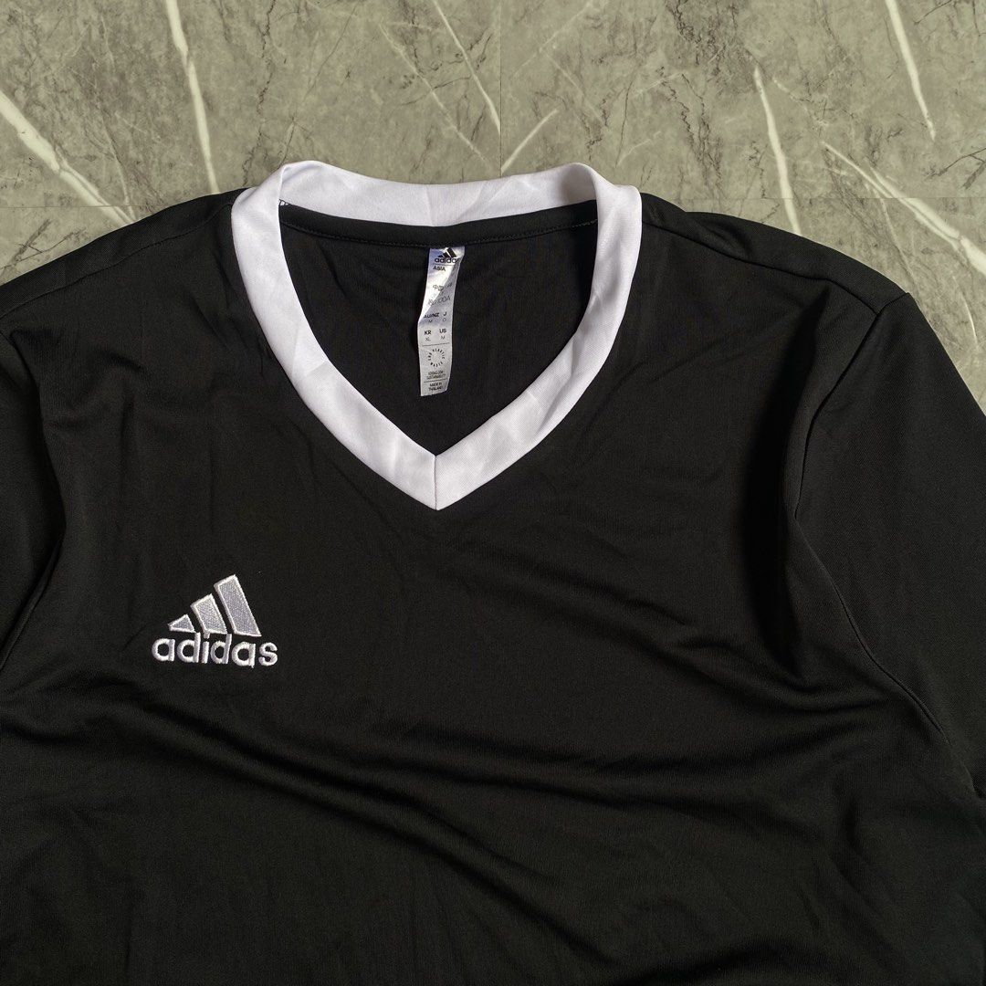 Adidas Drifit Shirt (Category: Activewear) located in Naga. Submitted by wanderingtreasures.ph1 (Listing ID 1467903923, Image 2). Description: Adidas Drifit Shirt Condition 9.8/10 Color rate 10/10 Authentic Drifit Quick dry Stretchable Slim fit Medium size Width 18.5 (Stretchable) / Length 28.5 No issue php + sf 📩.