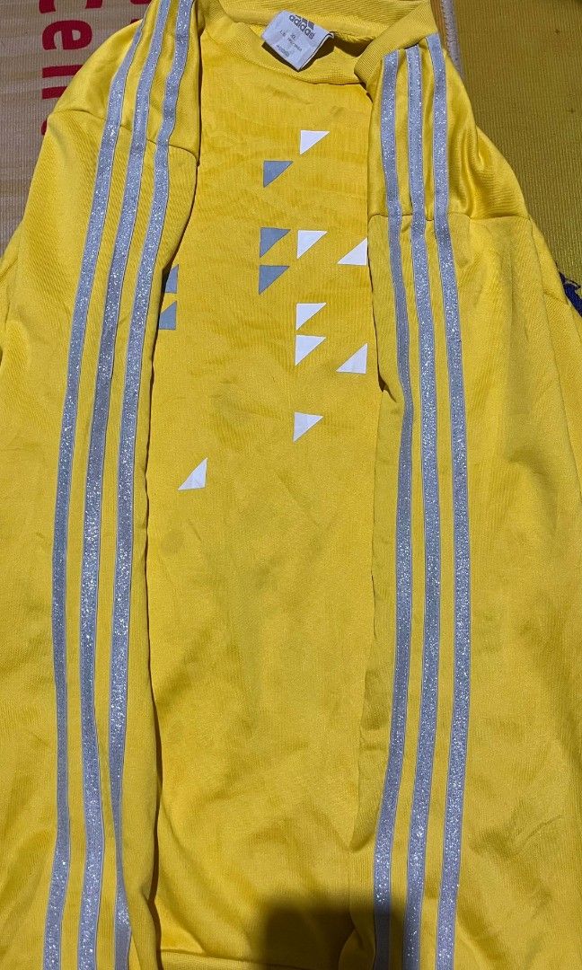 ADIDAS GEOMETRIC PRINT CREW NECK (Category: Coats, Jackets and Outerwear) located in Calamba. Submitted by zydr1ch (Listing ID 1467874740, Image 2). Description: Adidas Geometric-Print Crewneck Sweatshirt XL on tag Length-30 inch Width-23inch.