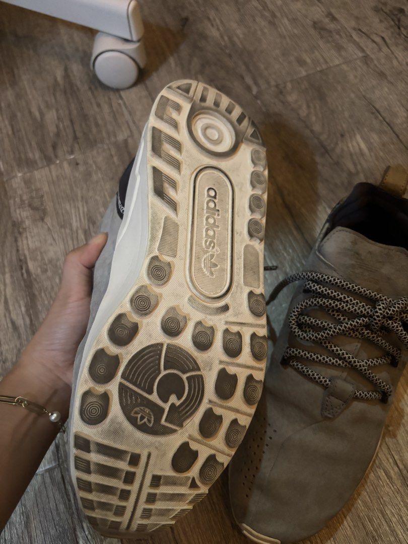 ADIDAS GRAY SIZE US 7 (Category: Sneakers) located in Quezon City. Submitted by clothesloverph (Listing ID 1467936866, Image 3). Description: .