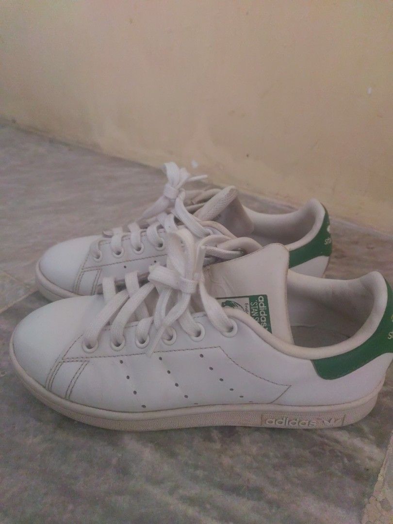 Adidas Stan Smith White Green Leather Sneakers (Category: Sneakers) located in Basista. Submitted by hupomeno (Listing ID 1460723869, Image 1). Description: - Classic white Adidas Stan Smith sneakers - Features iconic green heel tab and accents - Genuine leather upper - Original white laces - Wardrobe staple, perfect for casual outfits No more box - Shows some signs of wear, but plenty of life left.