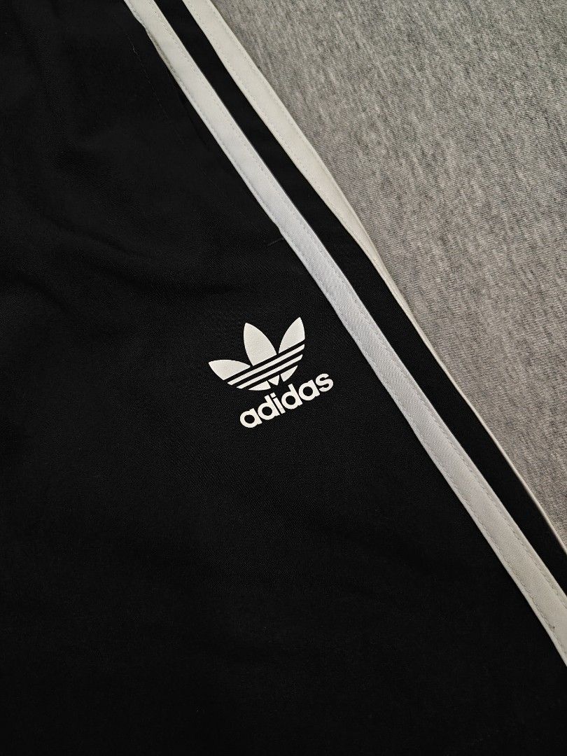 ADIDAS STRIPE SWIM SHORT (Category: Swim Trunks & Board Shorts) located in Bacolod City. Submitted by yobibstuffs (Listing ID 1467882975, Image 3). Description: ADIDAS STRIPE SWIM SHORT SIZE: SMALL DIMENSIONS WAISTLINE: 28-32 LENGTH: 15'5 LEG OPENING: 11 GOOD CONDITION NEED WASH 🧼🫧 PRICE: 799+SF OUTSIDE BACOLOD CITY 🏙️ 🌆 PM ME! 📥📥📥.
