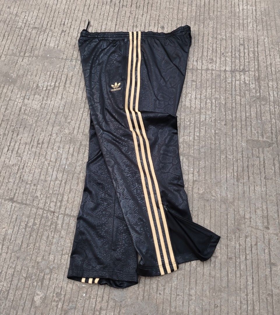Adidas trackpants (Category: Jeans) located in Bocaue. Submitted by adrianberi35876 (Listing ID 1467928727, Image 3). Description: .