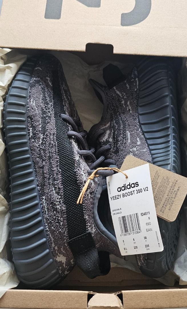 adidas yeezy boost 350 v2 mx dark salt (Category: Sneakers) located in Quezon City. Submitted by 2ndlifequalityitems (Listing ID 1467926146, Image 3). Description: The adidas Yeezy Boost 350 V2 "MX Dark Salt" (Style Code: ID4811) is a highly sought-after sneaker released on August 21, 2023. It stands out as one of the few models to feature the unique "MX" marbled design, blending neutral tones for a highly wearable aesthetic. US 5.5 UK 5 F 38 Pm 