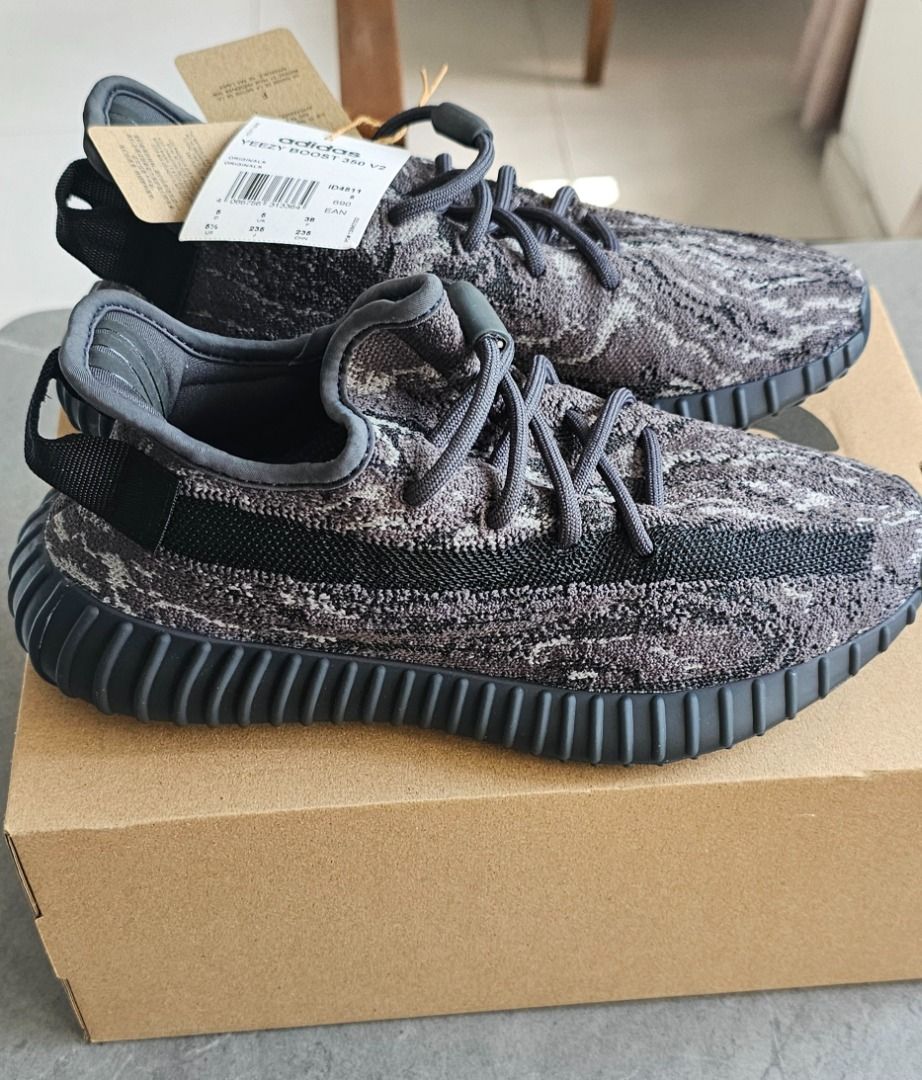 adidas yeezy boost 350 v2 mx dark salt (Category: Sneakers) located in Quezon City. Submitted by 2ndlifequalityitems (Listing ID 1467926146, Image 1). Description: The adidas Yeezy Boost 350 V2 "MX Dark Salt" (Style Code: ID4811) is a highly sought-after sneaker released on August 21, 2023. It stands out as one of the few models to feature the unique "MX" marbled design, blending neutral tones for a highly wearable aesthetic. US 5.5 UK 5 F 38 Pm 