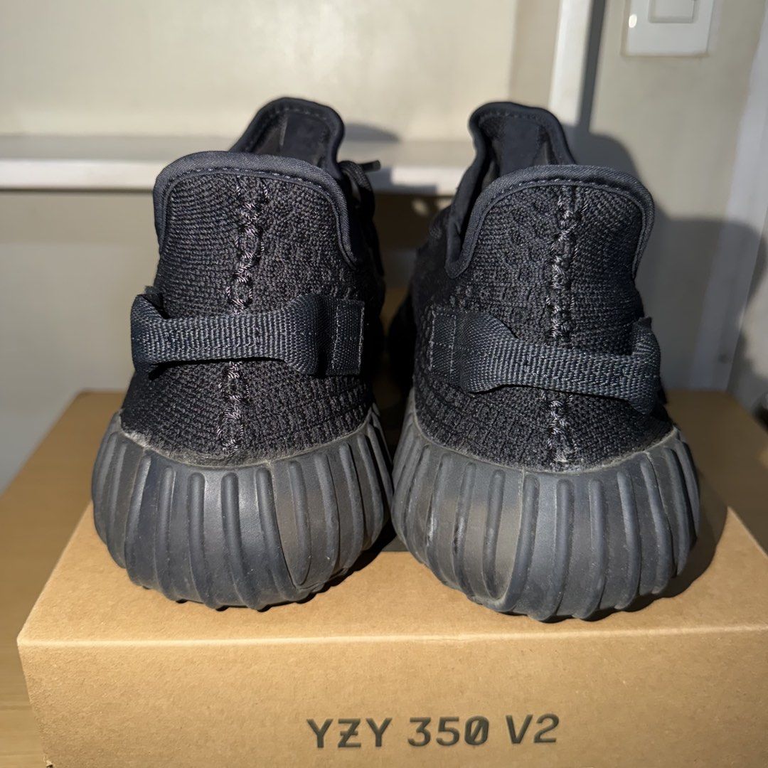 adidas Yeezy Boost 350 V2 Onyx (Category: Sneakers) located in Pasig City. Submitted by kingclutter (Listing ID 1467994170, Image 3). Description: .