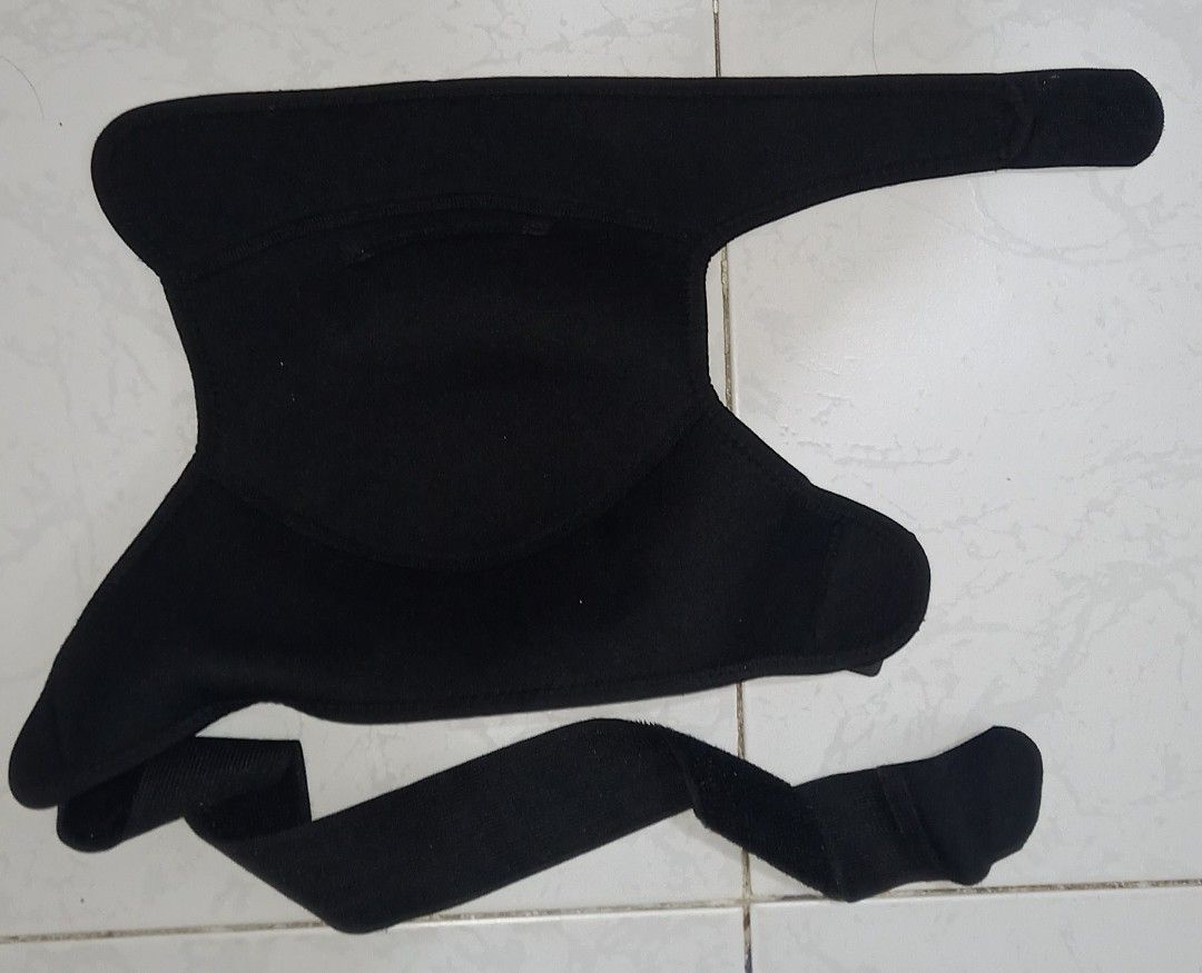 Adjustable Black Shoulder Support Brace with Pressure Pad (Category: Braces, Support & Protection) located in Cagayan de Oro. Submitted by edwardryan01984 (Listing ID 1468054166, Image 1). Description: - Color: Black with built-in grey pressure pad - Size: Universal fit with strong, adjustable Velcro closures - Ideal For: Injury recovery, rotator cuff stabilization, joint relief, and post-workout support - Features: Secure strap system and breath