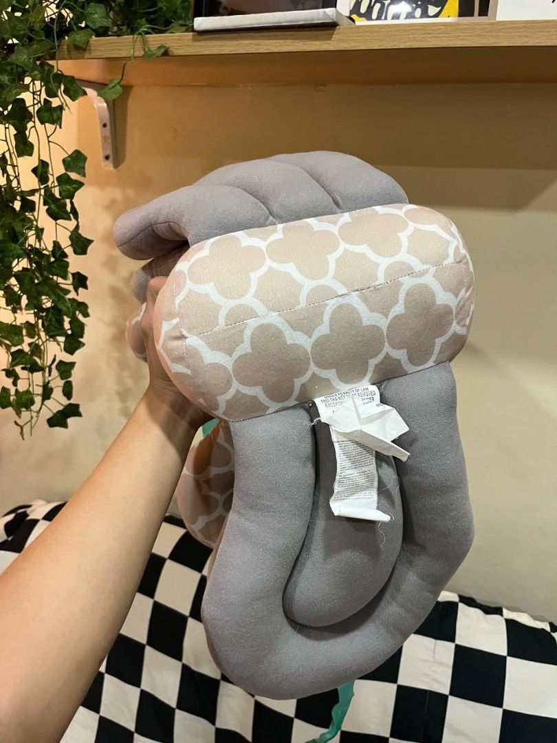 adjustable butterfly nursing pillow (Category: Other Kids Furniture) located in Quezon City. Submitted by michypeachyy1 (Listing ID 1467911307, Image 3). Description: 800 plus shipping.
