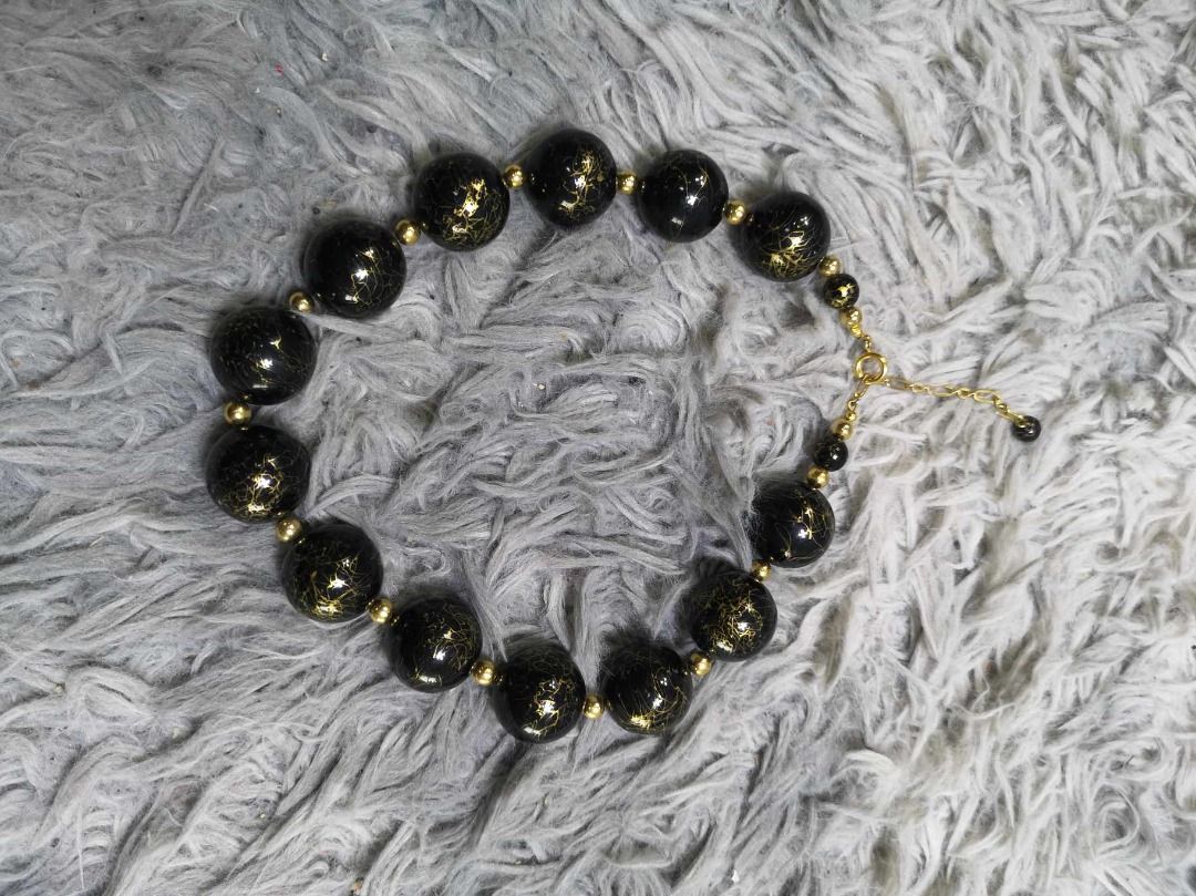 Adjustable Chain Black Beaded With Gold Tone Accent Bracelet (Category: Bracelets) located in Santa Cruz. Submitted by jmy_surplus.2 (Listing ID 1467910830, Image 1). Description: Size : L - 10 W - 1.2 Color : Black Type : Bracelet Brand : No Brand Material : Pearl , K Gold Style : Black K Gold Accent Bracelet LG 117 JMY3 Batch #225.