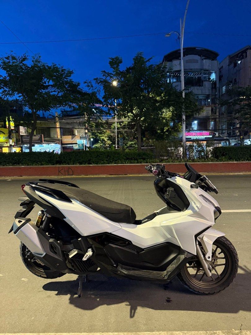 ADV 160 FOR SALE (Category: Motorbikes for Sale) located in Manila. Submitted by p4trealest (Listing ID 1467975189, Image 3). Description: Forsale Adv 160 2023-2024 model Allstock Engine✅ Registered until 2027✅ Complete Original Papers✅ May Plaka na din✅ 2 remote with code✅ 4400 Odo only (unli scan)✅ Never pa na longride puro city drive lang✅ Upgraded parts‼️ Maica White Gold Repaint Worth 9k‼️ Magic lowered front and back Worth 4k‼️ Griptech Fla