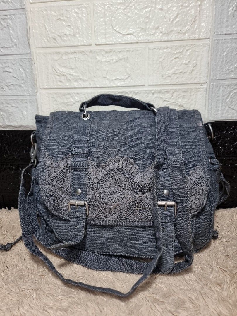 Aeropostale Canvas Sling bag (Category: Shoulder Bags) located in Bugallon. Submitted by preloverelove07 (Listing ID 1468016949, Image 2). Description: Pangasinan Authentic Free shipping medium.