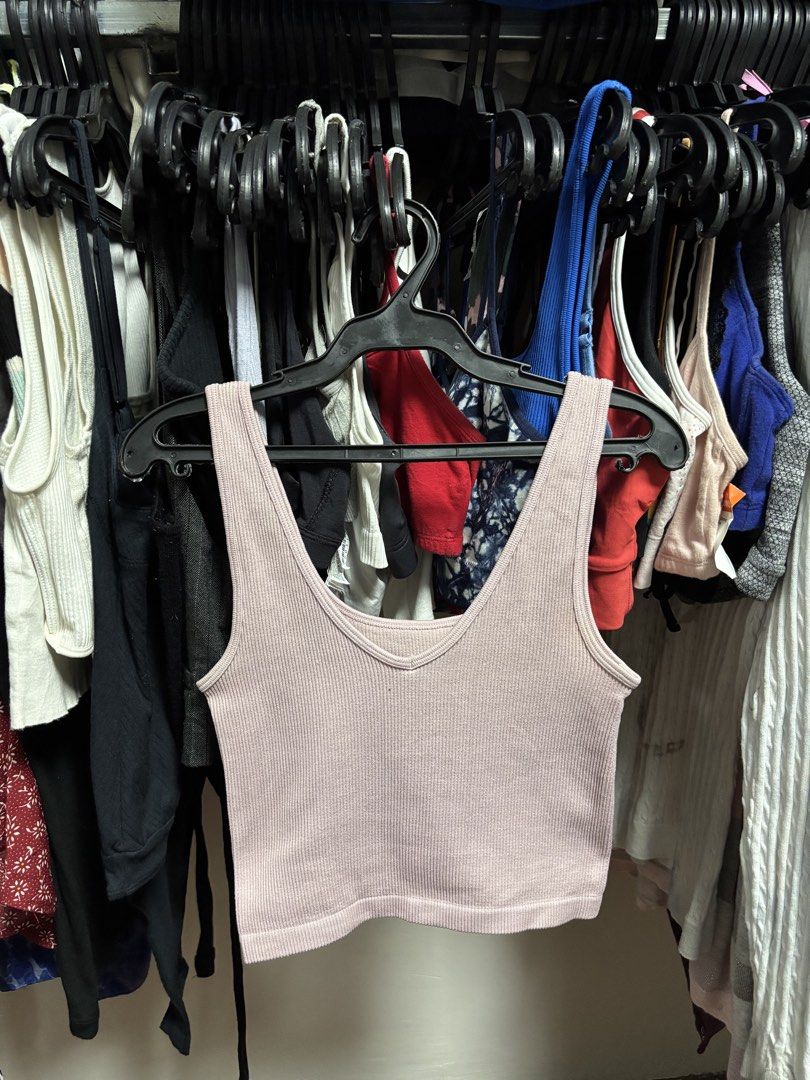 AEROPOSTALE sleeveless (Category: Sleeveless) located in Pila. Submitted by isabelasthriftclothes (Listing ID 1467962495, Image 1). Description: .
