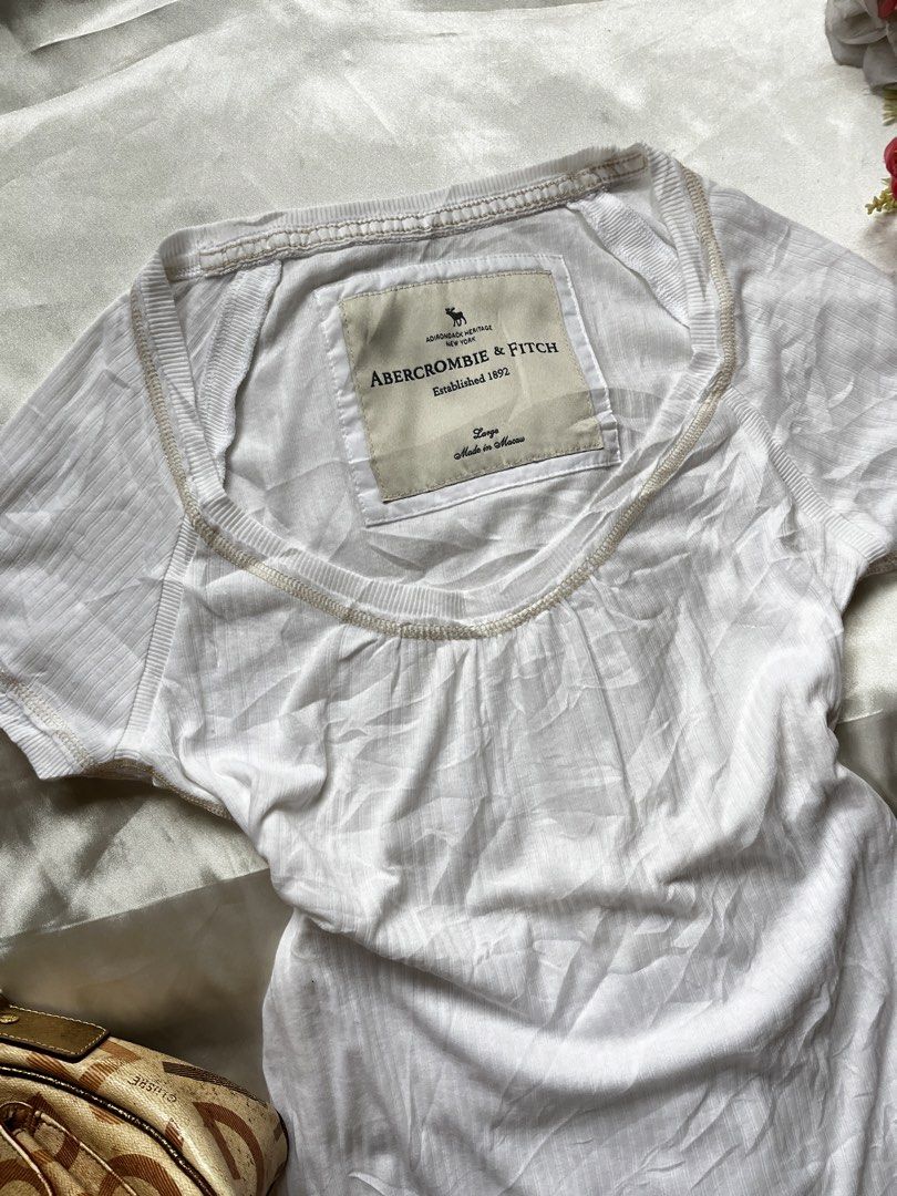 A&F (Category: Blouses) located in Cagayan de Oro. Submitted by epicbird.185fef (Listing ID 1467929167, Image 3). Description: 🎀medim to L 🎀good as new! Mine💵350 + sf Location: bukidnon (mindanao).