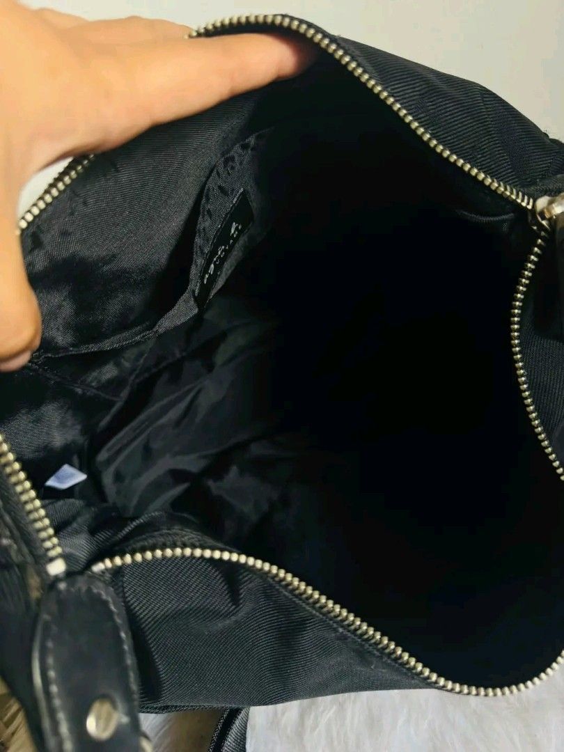 Agnes B Voyage (Category: Luxury Bags & Wallets) located in Manila. Submitted by jayrald_ddd (Listing ID 1467901601, Image 2). Description: Used once, no issue good as new.