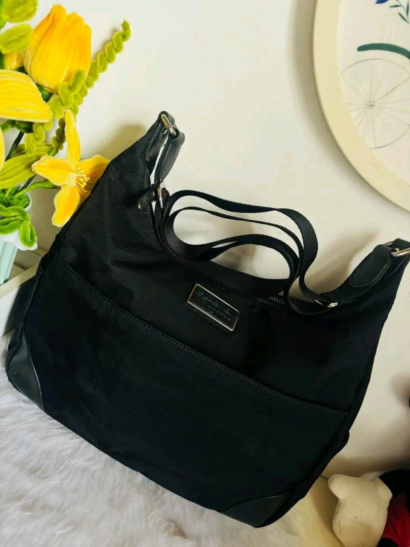 Agnes B Voyage (Category: Luxury Bags & Wallets) located in Manila. Submitted by jayrald_ddd (Listing ID 1467901601, Image 1). Description: Used once, no issue good as new.