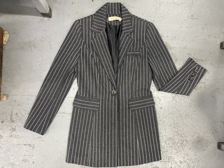 (Category: ) located in . Submitted by grazcloset (Listing ID 1467890269, Image 1). Description: .
