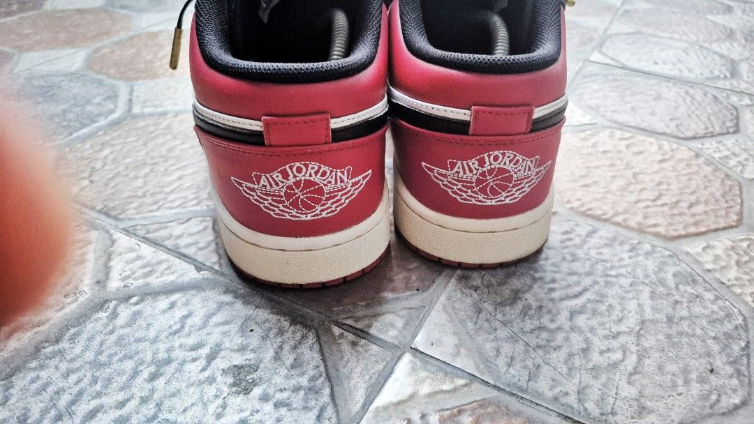 Air Jordan 1 Low Chicago BredToe (Category: Sneakers) located in Imus. Submitted by erwin0000443 (Listing ID 1467928804, Image 3). Description: Nike Air Jordan 1 low Bred toe size 12 1,400 pesos High tier batch used 3x only rfs: di na nagagamit , dami na pairs 😅 .