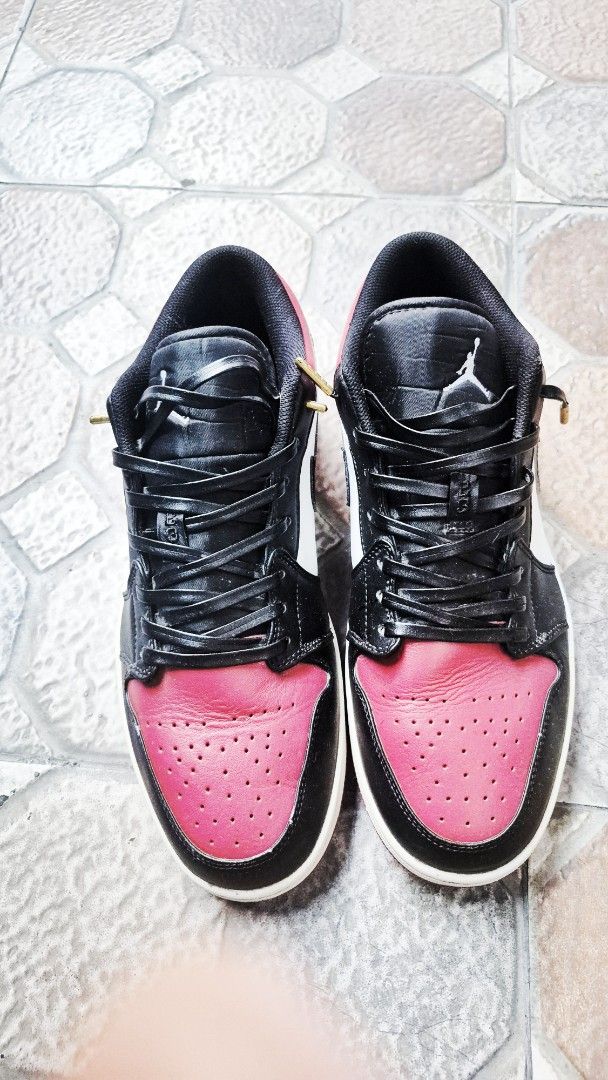 Air Jordan 1 Low Chicago BredToe (Category: Sneakers) located in Imus. Submitted by erwin0000443 (Listing ID 1467928804, Image 2). Description: Nike Air Jordan 1 low Bred toe size 12 1,400 pesos High tier batch used 3x only rfs: di na nagagamit , dami na pairs 😅 .