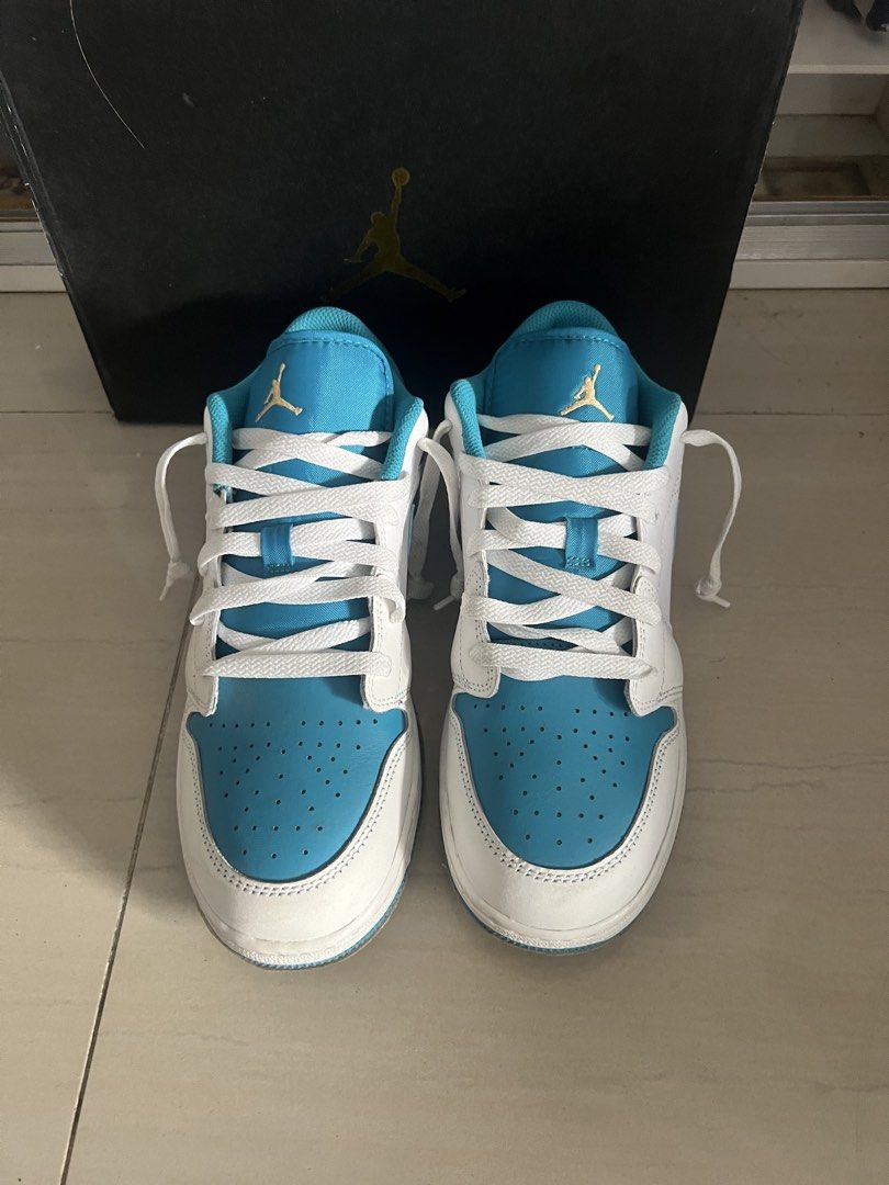 AIR JORDAN 1 LOW (GS) (Category: Sneakers) located in Manila. Submitted by prelovedrepubliq (Listing ID 1467930088, Image 2). Description: Good as New Guarranteed Original 💯.