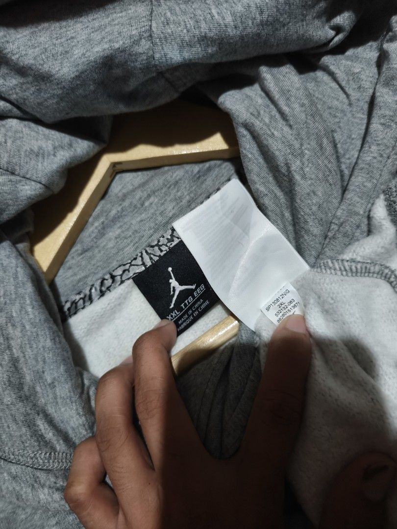 Air Jordan Flight Hoodie (Category: Coats, Jackets and Outerwear) located in Camalig. Submitted by kim_finds (Listing ID 1467951650, Image 2). Description: 2Xl on tag but 24x28 dimes as new issue none.
