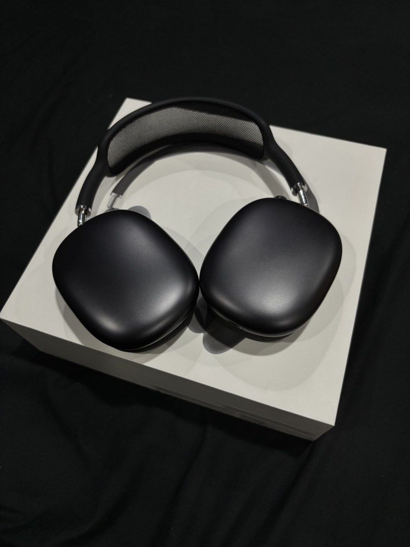 AirPods Max (Highest Quality Rep) (Category: Headphones & Headsets) located in Quezon City. Submitted by thegraycarpet (Listing ID 1467981713, Image 1). Description: Airoha 1562AE Chip (Highest quality rep worth ₱7k) Used only for a month .