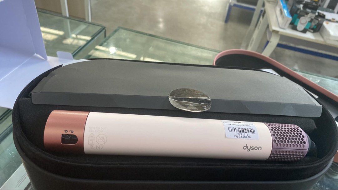 Airwrap ID multi-Styler & Dry Dyson (Category: Hair) located in Manila. Submitted by ann050612 (Listing ID 1467892650, Image 3). Description: Airwrap i.d straight + wavy Dry. curl.Shape. smooth Hide Flyaways With no heat damage Complete Accs Brandnew Attachment engineered for Styling and Wavy hair.