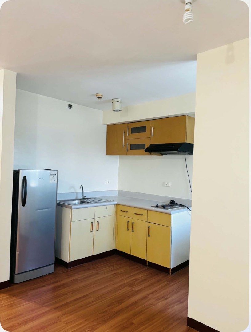 Alabang Rush Sale West Parc Condominium (Category: Apartments & Condos) located in Muntinlupa City. Submitted by wengalajar74 (Listing ID 1467896232, Image 2). Description: Rush Sale West Parc Condo Filinvest Alabang Unit @ 6th floor 2 Bedrooms Bi-Level Area: 73 sqm Wit 1 Parking Slot Facing Alabang Zapote Road Pet Friendly Turn Over is Bare Unit Price: Unit: Php 6,500,000.00 Include Capital Gain Tax Parking Slot: Php: 1,000,000 West Parc is a Pr