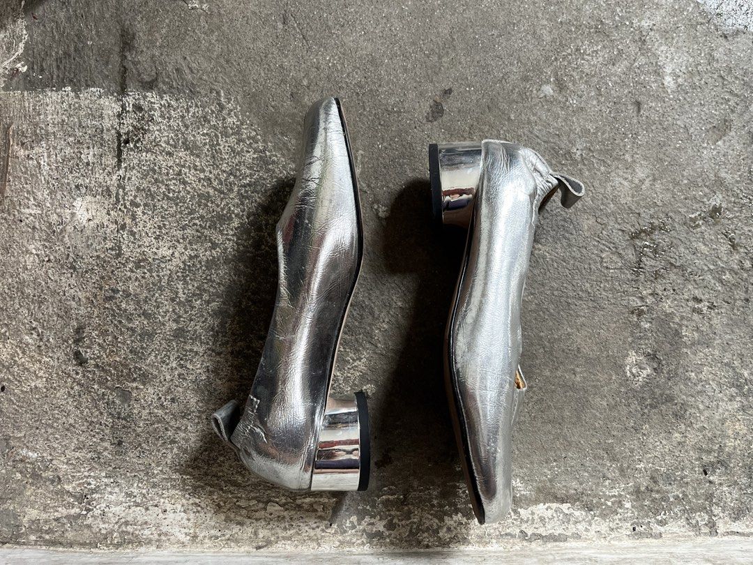 Alexa Wang Tabi flats - Silver (Category: Flats & Sandals) located in Manila. Submitted by isabelm_ (Listing ID 1467901529, Image 2). Description: Alexa Wang Tabi - Silver Fits 22-22.5CM 9/10 Condition Used once // hate to let this go but it's small on me </3 ₱700 (plus SF) 🌪️ via Lalamove/J&T/LBC North Caloocan area.