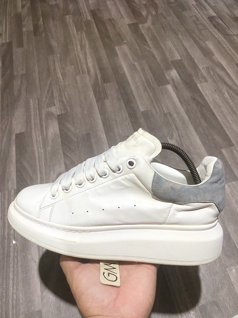 Alexander McQueen Oversized (Category: Sneakers) located in Cebu City. Submitted by freemoon.b85e0c (Listing ID 1468037887, Image 1). Description: Alexander McQueen Oversized Legit/2nd hand Size 7 us/6 uk/40 euro/25 cm Price 1250 plus sf Good condition.