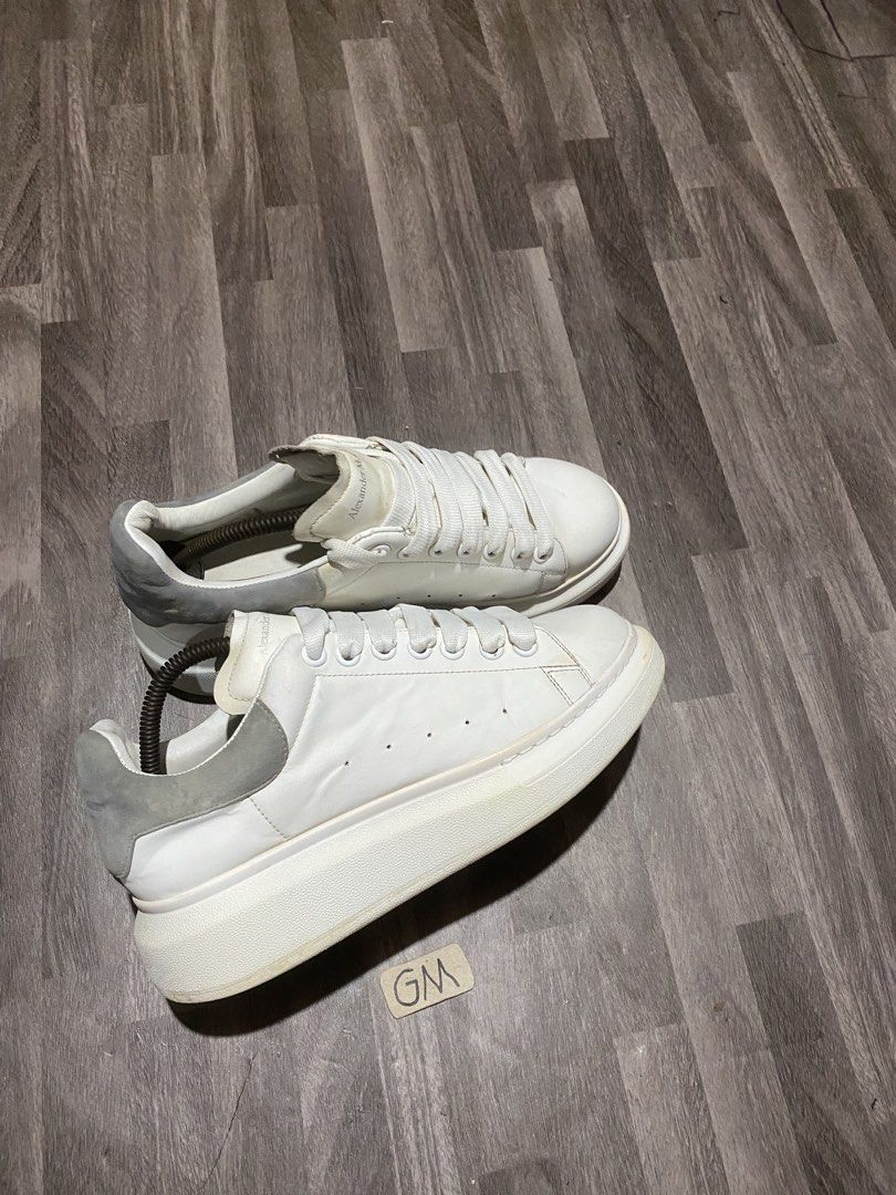 Alexander McQueen Oversized (Category: Sneakers) located in Cebu City. Submitted by freemoon.b85e0c (Listing ID 1468037887, Image 3). Description: Alexander McQueen Oversized Legit/2nd hand Size 7 us/6 uk/40 euro/25 cm Price 1250 plus sf Good condition.