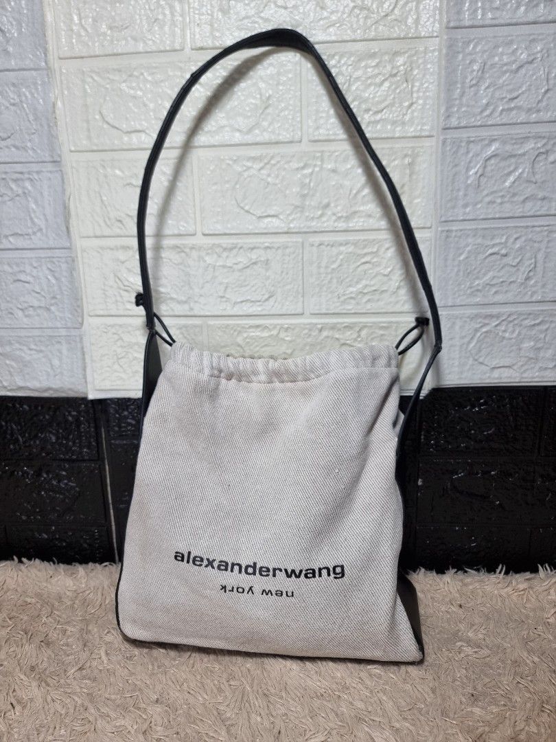 Alexander wang canvas bag (Category: Luxury Bags & Wallets) located in Bugallon. Submitted by preloverelove07 (Listing ID 1468014317, Image 1). Description: Pangasinan Freeshipping Authenticity not guaranteed self Authenticity issue: lining handles.