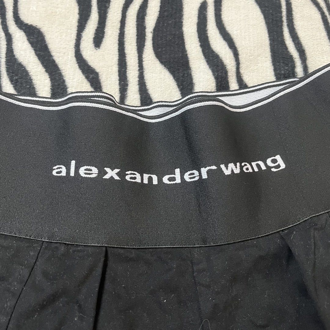 Alexander wang short (Category: Shorts) located in Manila. Submitted by royaldripmanila (Listing ID 1467946396, Image 2). Description: No issue W28 L15.