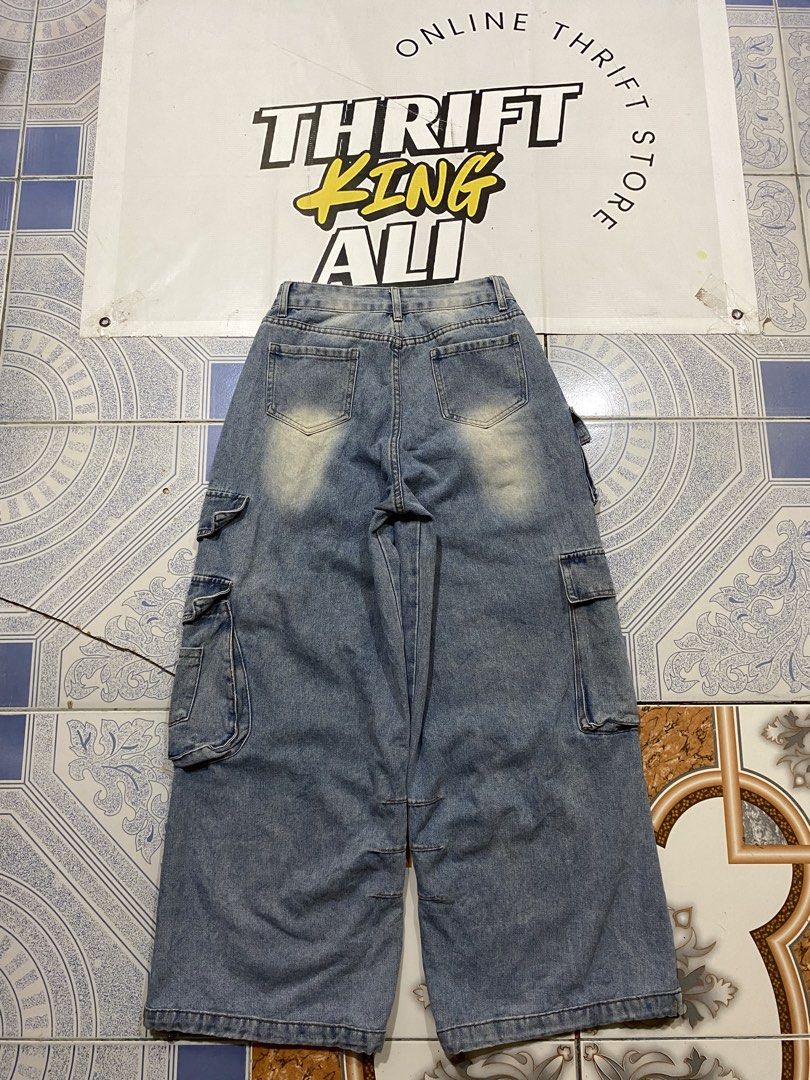 ALITTLE Multi-Pocket Baggy Pants (Category: Jeans) located in Rosario. Submitted by thrift_king_ali (Listing ID 1467849823, Image 2). Description: Multi-Pocket Dimes: W-28 L-39 Leg opening: 12 inches Thigh: 14 inches no issue excellent condition 650+sf.