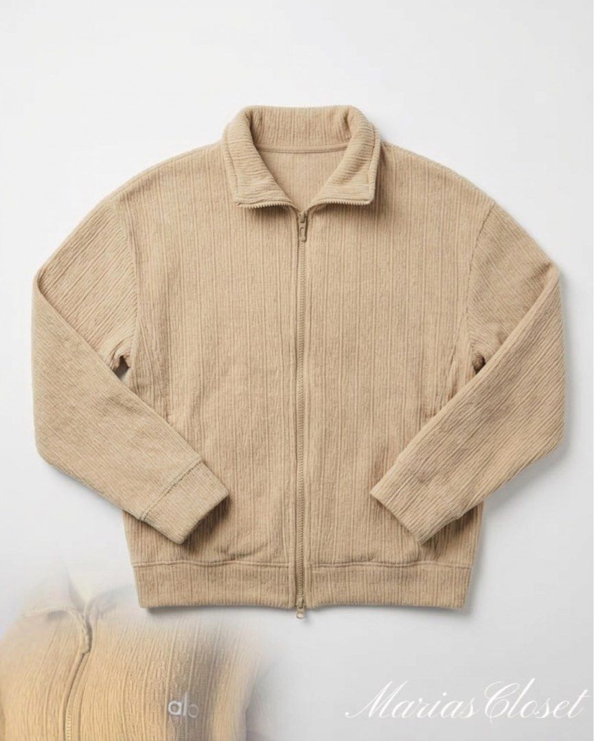 ALO YOGA JACKET (Category: Coats, Jackets and Outerwear) located in Baguio. Submitted by mariascloset.ph (Listing ID 1467848774, Image 1). Description: Alo Yoga Jacket fur linings.
