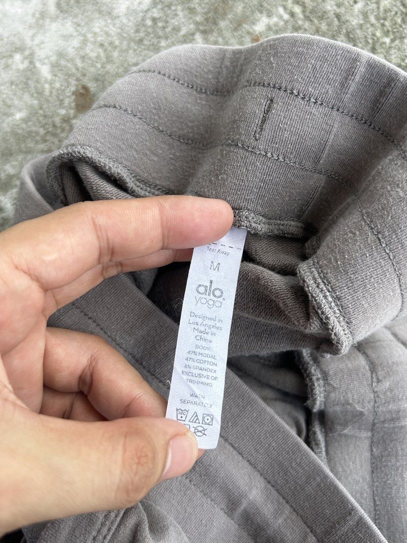 Alo Yoga Unwind Cargo Pants (Category: Other Bottoms) located in Balanga. Submitted by nothingtohold.co (Listing ID 1467923802, Image 3). Description: Alo Yoga Unwind Cargo Pants Medium on tag | 26-30 waistline | 40.5 length | 9.8 condition No issue Gcash | jnt | bataan Vouch~vc.