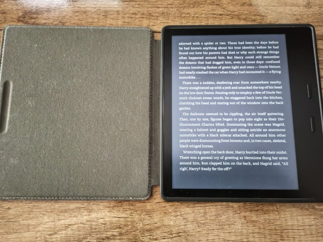 Amazon Kindle Oasis 10th gen (Category: E-Readers) located in Manila. Submitted by dbg447 (Listing ID 1467918694, Image 3). Description: Amazon Kindle Oasis 10th gen 32gb Unit only. No charger included. No known issues. Preferred to sell via delivery..