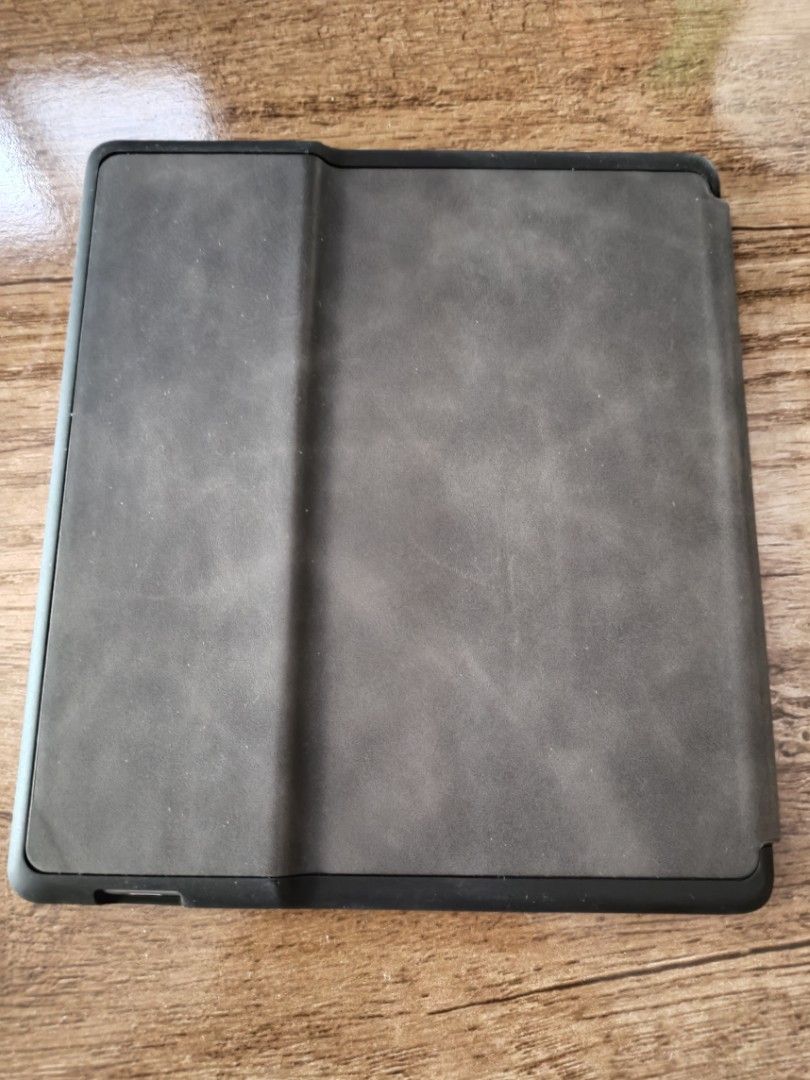 Amazon Kindle Oasis 10th gen (Category: E-Readers) located in Manila. Submitted by dbg447 (Listing ID 1467918694, Image 2). Description: Amazon Kindle Oasis 10th gen 32gb Unit only. No charger included. No known issues. Preferred to sell via delivery..
