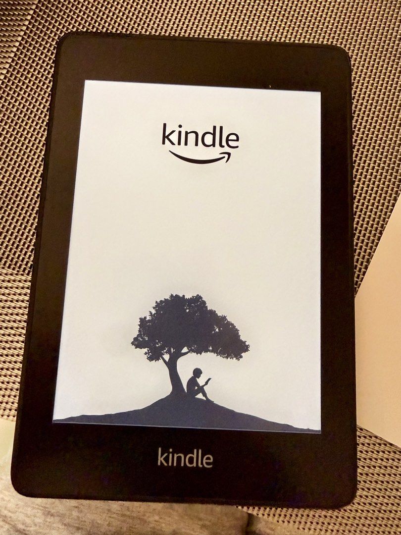 Amazon Kindle Paperwhite 10th Gen (8GB, Wi-Fi) – Waterproof +