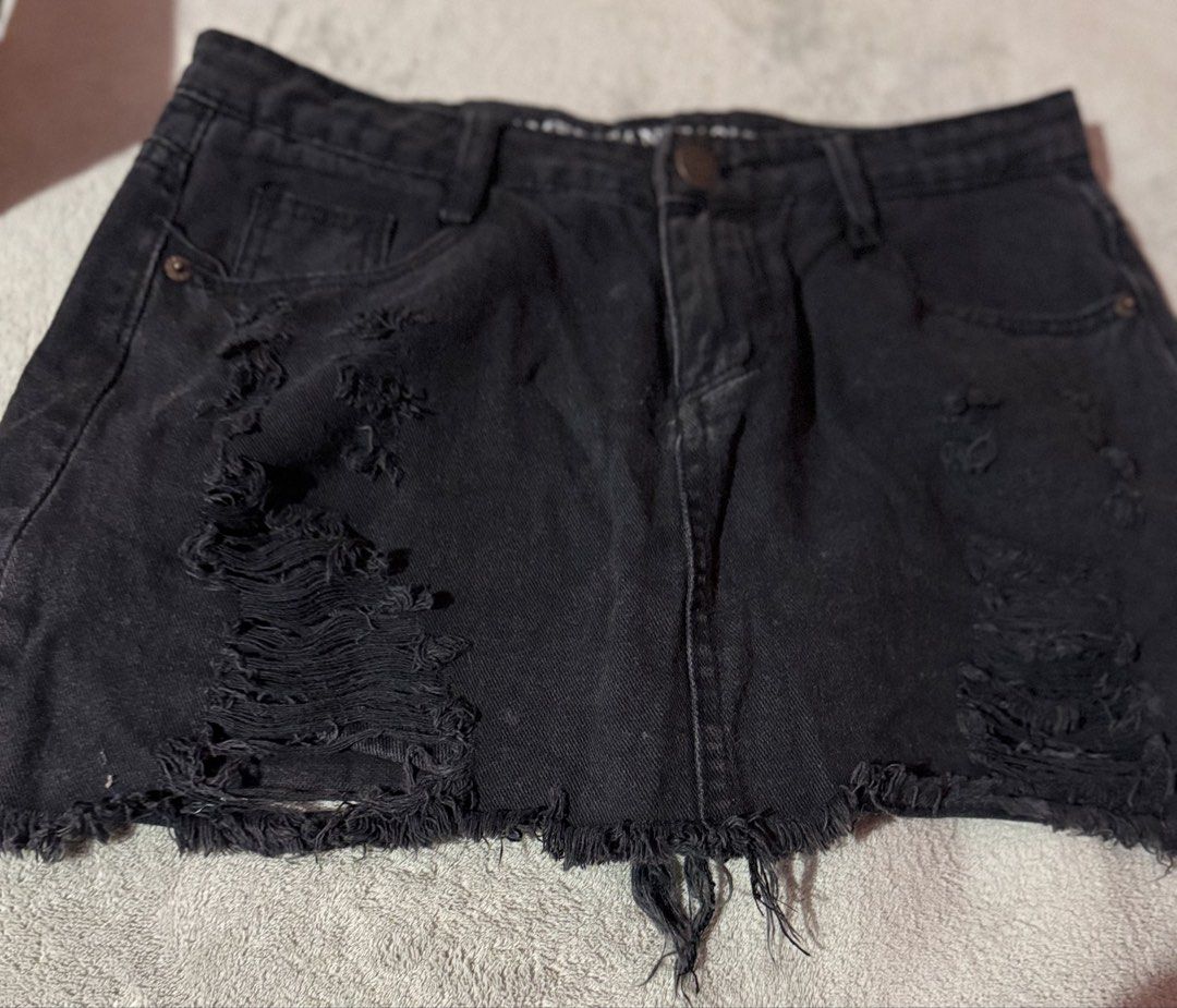 American eagle Palda short jeggings (Category: Skirts) located in Aglipay. Submitted by nnayam23_05 (Listing ID 1467941140, Image 1). Description: .