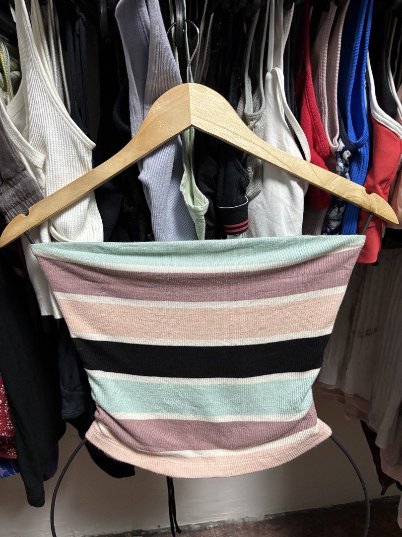 american eagle sleeveless (Category: Sleeveless) located in Pila. Submitted by isabelasthriftclothes (Listing ID 1467970197, Image 1). Description: .