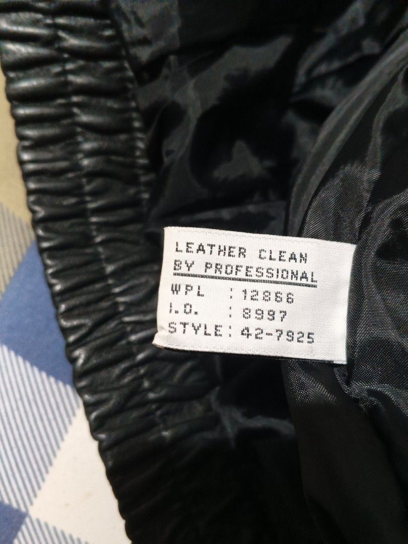 American Weekend Leather Jacket (Category: Coats, Jackets and Outerwear) located in Manila. Submitted by benben0115 (Listing ID 1467910329, Image 2). Description: Size: large ‎Length: 29" ‎Chest: 42" ‎Arm length: 29".
