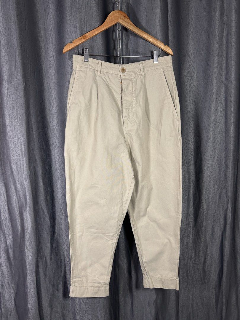 AMI PARIS - OVERSIZED CARROT PANTS (Category: Trousers) located in General Mariano Alvarez. Submitted by manosegunda4117 (Listing ID 1467905101, Image 3). Description: AMI PARIS - OVERSIZED CARROT PANTS Size Small Waistline - 32 in Length - 38 in Opening - 6.5 in Authentic Lightly Used Colour may vary due to lighting Price: PHP 1,600 + shipping fee 📍GMA, Cavite.