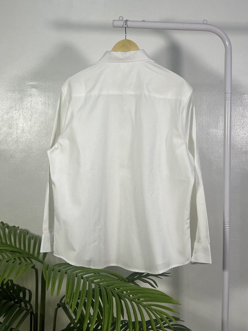 Ami small pocket logo longsleeve (Category: Formal Shirts) located in Las Pinas. Submitted by thriftstax (Listing ID 1468051765, Image 2). Description: excellent pristine condition with hang tags large on tag 21x29.