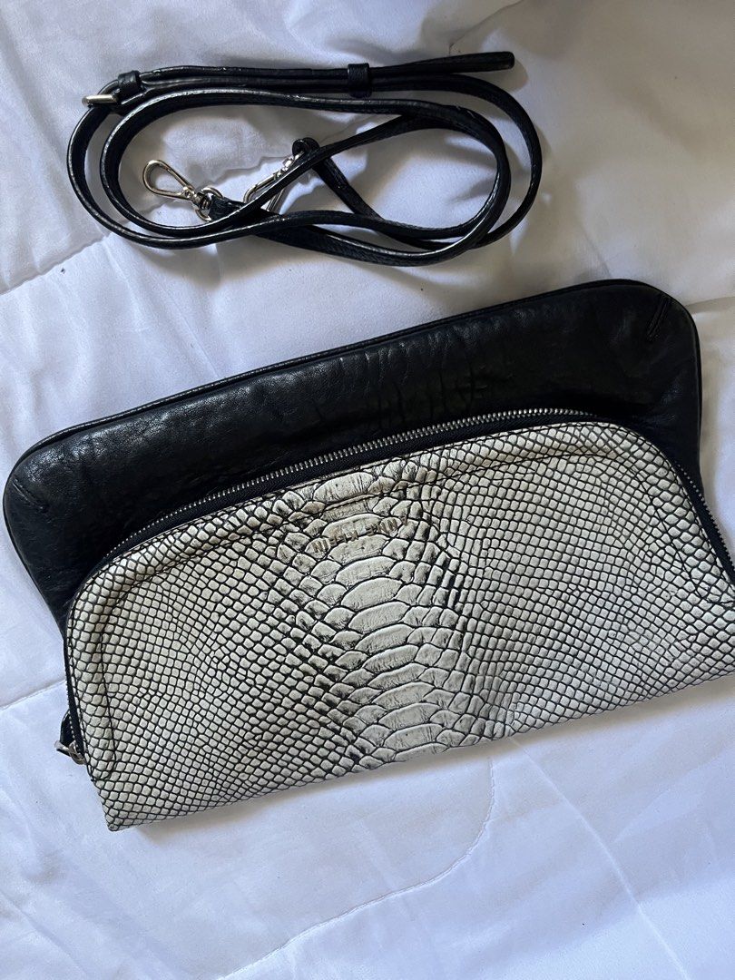 Anne Klein Snakeskin Bag (Category: Cross-body Bags) located in Bongabon. Submitted by daniii.v (Listing ID 1467871967, Image 1). Description: Fix price Good condition .