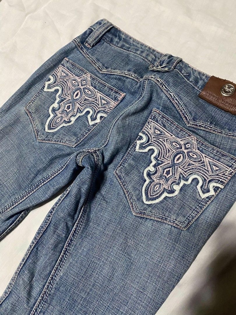 Antik Denim Embroidered Bootcut Jeans Size 28 (Category: Jeans) located in Cagayan de Oro. Submitted by mister.morale (Listing ID 1468008137, Image 2). Description: 28 x 39 x 8.5 - Brand: Antik Denim - Style: Vintage bootcut jeans with panel details - Color/Wash: Classic blue wash - Material: 100% cotton (Assembled in Mexico) - Waist: Regular fit with unique blue floral print lining - Closure: Button fly - Details: Intricate pink and white stitch
