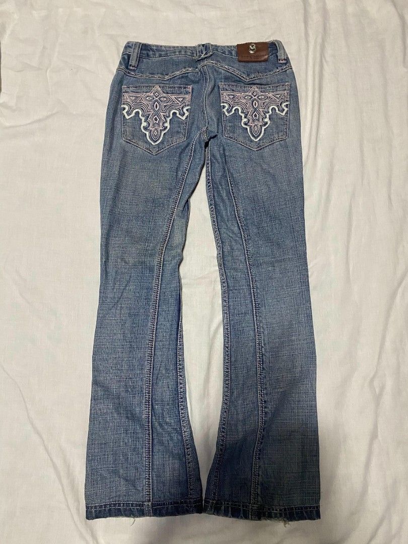 Antik Denim Embroidered Bootcut Jeans Size 28 (Category: Jeans) located in Cagayan de Oro. Submitted by mister.morale (Listing ID 1468008137, Image 1). Description: 28 x 39 x 8.5 - Brand: Antik Denim - Style: Vintage bootcut jeans with panel details - Color/Wash: Classic blue wash - Material: 100% cotton (Assembled in Mexico) - Waist: Regular fit with unique blue floral print lining - Closure: Button fly - Details: Intricate pink and white stitch