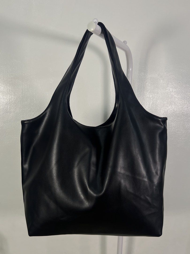 APC Ninon Tote Bag (Category: Tote Bags) located in Las Pinas. Submitted by thriftstax (Listing ID 1468050962, Image 2). Description: excellent pristine condition large size leather black.