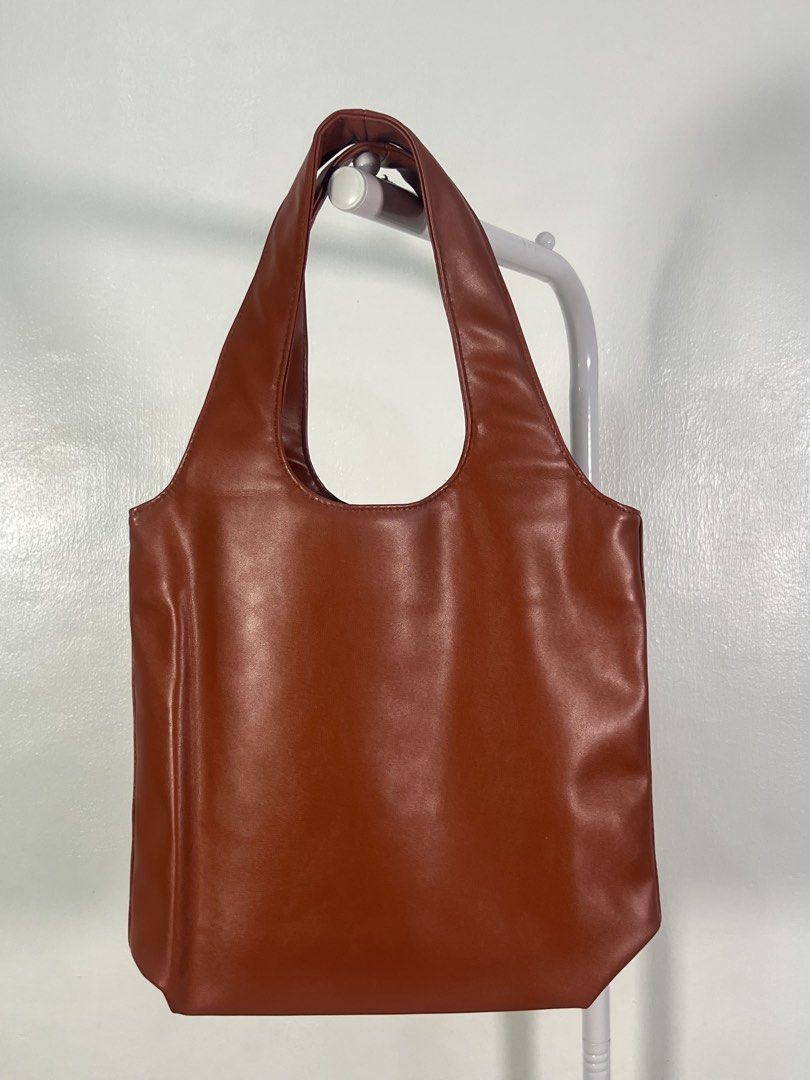 APC Ninon Tote Bag (Category: Tote Bags) located in Las Pinas. Submitted by thriftstax (Listing ID 1468051029, Image 2). Description: excellent pristine condition medium size leather brown.